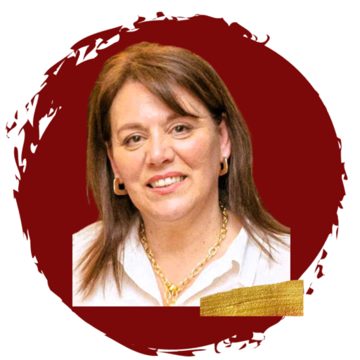 Retrato de Gabriela Rieiro sobre un trazo de pincel color vino